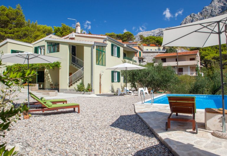 Villa Stina-holiday home in Krvavica